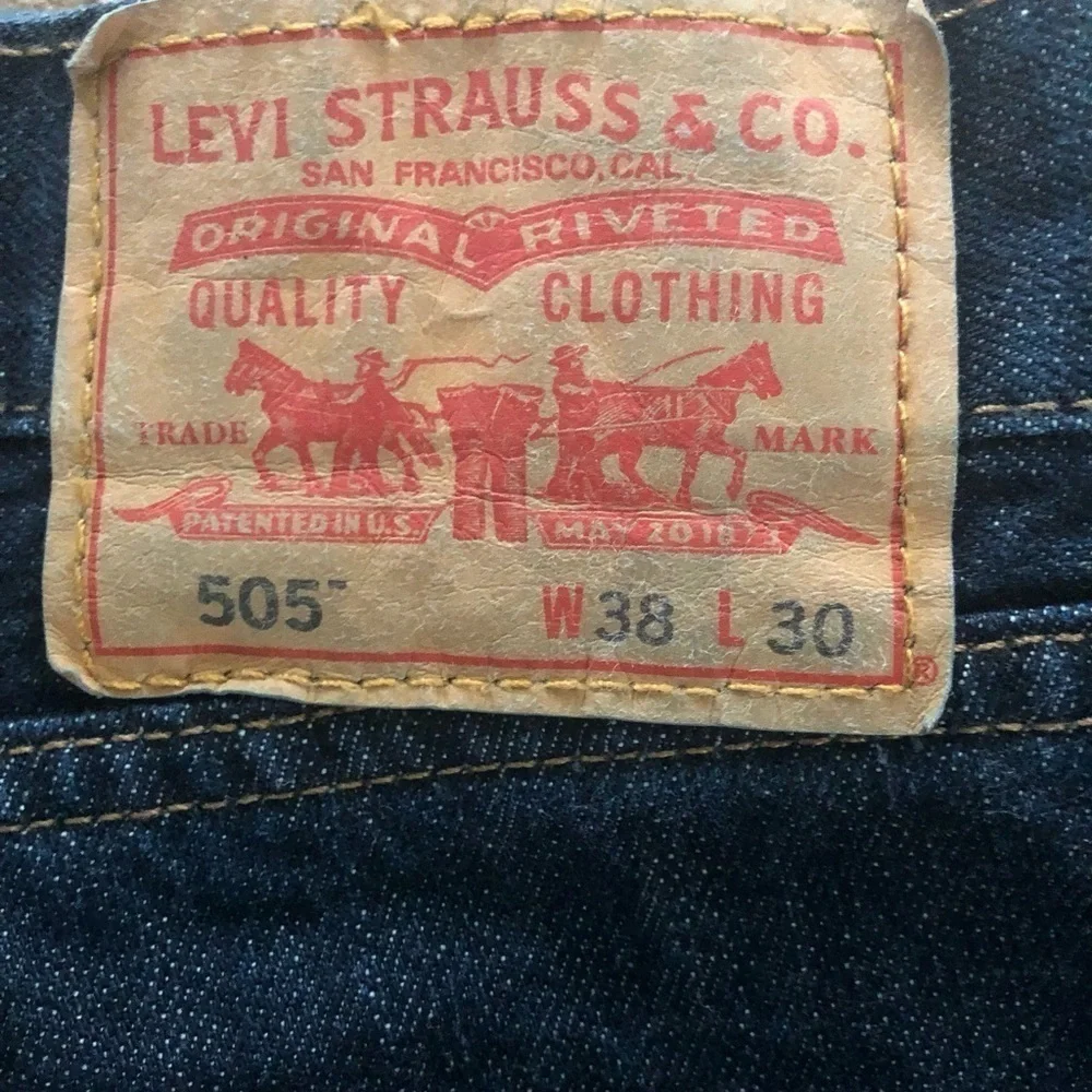 Levi’s 505 Men’s Straight Fit Jeans 38X30 100% Cotton Dark Wash Button/Zip Blue